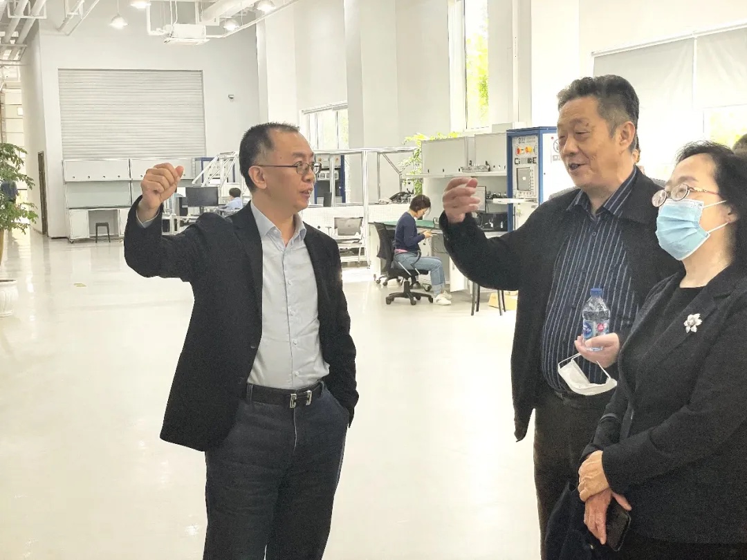 中国汽车基础软件生态委员会AUTOSEMO工作组一行，莅临上汽零束调研，探秘汽车行业首个SOA软件平台